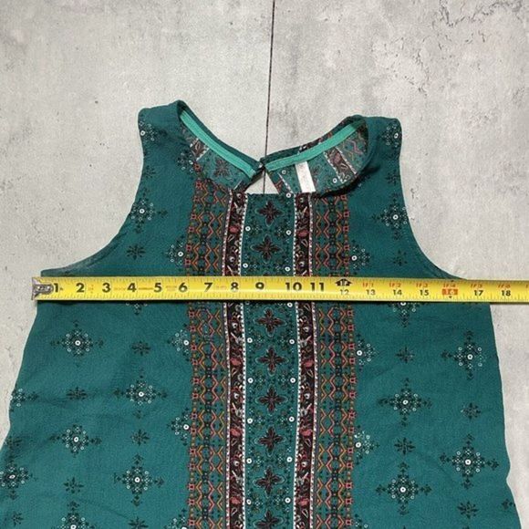 Xhilaration Womens‎ Shirt Blouse Size M Green Embroidered Sleeveless Summer Top - Picture 8 of 9